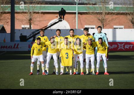 Ulaanbaatar, Mongolei. Oktober 2021. Thailand U-23 Spieler posieren für ein Gruppenfoto vor dem AFC U23 Asian Cup Usbekistan 2022 Gruppe J Qualifikationsrunde zwischen Thailand und Laos im MFF Stadion. (Endstand; Thailand 3:0 Laos) (Foto: Amphol Thongmueangluang/SOPA I/Sipa USA) Quelle: SIPA USA/Alamy Live News Stockfoto