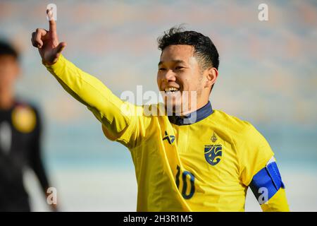 Ulaanbaatar, Mongolei. Oktober 2021. Thanawat Suengchitthawon aus Thailand feiert ein Tor beim AFC U23 Asian Cup Usbekistan 2022 Gruppe J Qualifikationsrunde zwischen Thailand und Laos im MFF Stadium. (Endstand; Thailand 3:0 Laos) (Foto: Amphol Thongmueangluang/SOPA I/Sipa USA) Quelle: SIPA USA/Alamy Live News Stockfoto