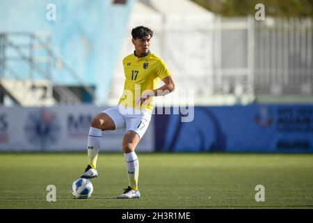 Ulaanbaatar, Mongolei. Oktober 2021. Jonathan Khemdee aus Thailand beim AFC U23 Asian Cup Usbekistan 2022 Gruppe J Qualifikationsrunde zwischen Thailand und Laos im MFF Stadium in Aktion gesehen.(Endstand; Thailand 3:0 Laos) (Foto: Amphol Thongmueangluang/SOPA I/Sipa USA) Quelle: SIPA USA/Alamy Live News Stockfoto