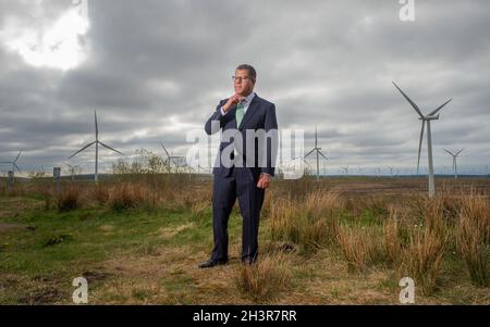 Alok Sharma President der COP26 bei einem Besuch im Windpark Whitelee, Glasgow Stockfoto