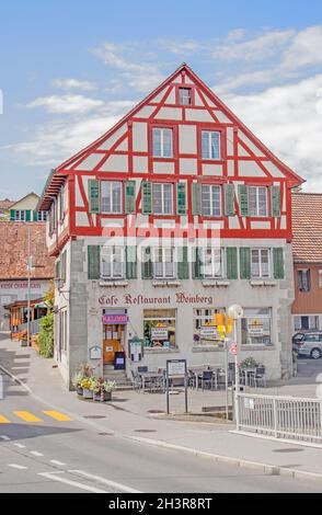 Gebäude an der Rheinbrücke, Stein am Rhein, Schweiz Stockfoto