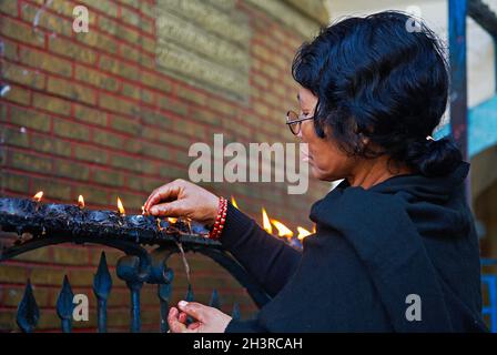 Nepal. Kathmandu Valley. Bouddhist Tempel von Adinath Lokeshwar in Chobar. Gebetsräder. Stockfoto