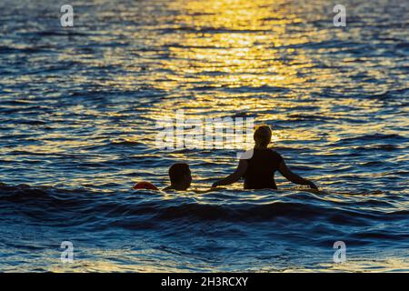 Ein Bad am Strand von Clevedon Stockfoto