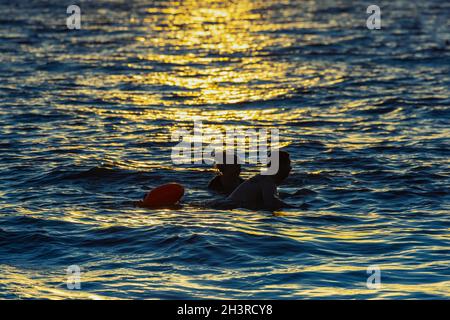 Ein Bad am Strand von Clevedon Stockfoto