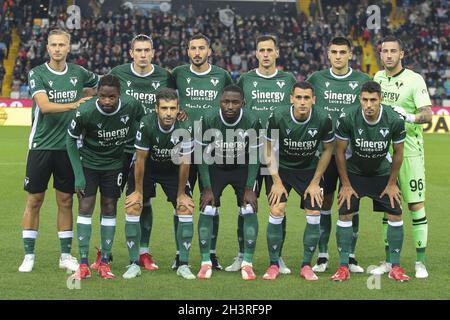 Udine, Italien. Oktober 2021. Line up of Hellas Verona during Udinese Calcio vs Hellas Verona FC, italian Soccer Serie A match in Udine, Italy, October 27 2021 Credit: Independent Photo Agency/Alamy Live News Stockfoto