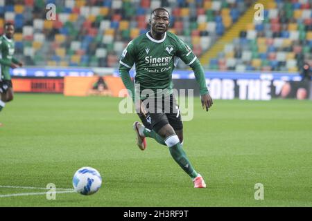 Udine, Italien. Oktober 2021. 78 Martin Hongla während Udinese Calcio gegen Hellas Verona FC, italienische Fußballserie A Spiel in Udine, Italien, Oktober 27 2021 Quelle: Independent Photo Agency/Alamy Live News Stockfoto