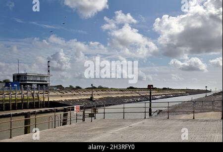 Hafenmeisterbüro und Hafeneingang Roggen Osten sussex england Stockfoto