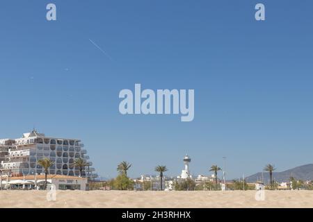 EMPURIABRAVA, SPANIEN-8. MAI 2021: Küste von Empuriabrava, 'Stadt der Kanäle', Costa Brava, Provinz Girona Stockfoto