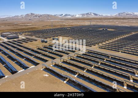 Solarkraftwerk auf dem nördlichen tibetischen Hochplateau Stockfoto