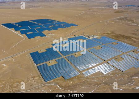 Solarkraftwerk auf dem nördlichen tibetischen Hochplateau Stockfoto