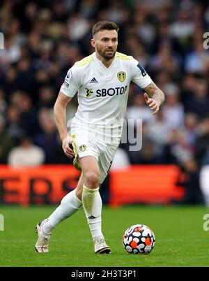 Datei-Foto vom 23-10-2021 von Stuart Dallas von Leeds United während des Spiels der Premier League in der Elland Road, Leeds. Marcelo Bielsa hat seine Bewunderung für Stuart Dallas nach dem kürzlichen Tod des engen Freundes des Mittelfeldspielers in Leeds zum Ausdruck gebracht. Ausgabedatum: Samstag, 30. Oktober 2021. Stockfoto