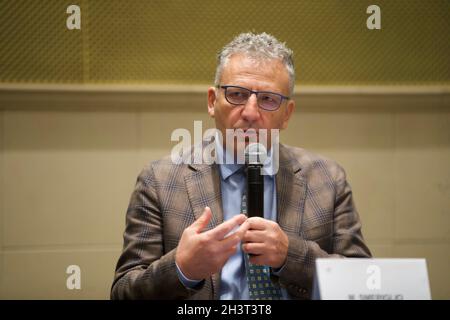 Nicht exklusiv: MEXIKO-STADT, MEXIKO - 29. OKTOBER 2021: Mitglied des Europäischen Parlaments Massimiliano Smeriglio, spricht während einer Pressekonferenz als pa Stockfoto