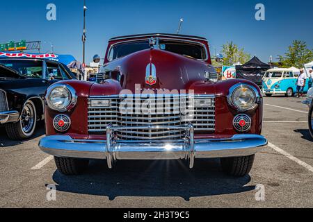 Reno, NV - 4. August 2021: 1941 Cadillac Series 62 Cabrio auf einer lokalen Automobilmesse. Stockfoto