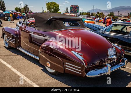 Reno, NV - 4. August 2021: 1941 Cadillac Series 62 Cabrio auf einer lokalen Automobilmesse. Stockfoto