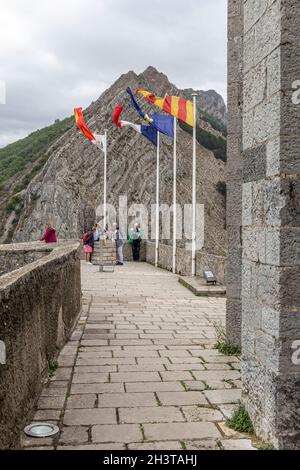 Die Zitadelle Sisteron befindet sich im Departement Alpes-de-Haute-Provence in der Region Provence-Alpes-Côte d'Azur im Südosten Frankreichs. Stockfoto