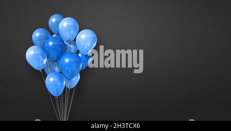 Blaue Luftballons Haufen auf einer schwarzen Wand Hintergrund. Horizontales Banner. Stockfoto