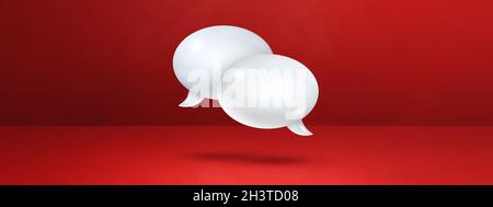 Weiße Sprechblasen auf rotem Bannerhintergrund Stockfoto