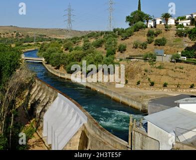 Stromerzeugung in der Orellana Embalse, Extremadura - Spanien Stockfoto