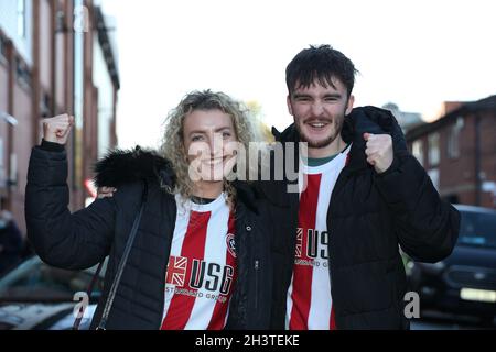 Sheffield, Großbritannien. Oktober 2021. Fans für Fans werden während des Spiels der Sky Bet Championship in der Bramall Lane, Sheffield, gespielt. Bildnachweis sollte lauten: Alistair Langham / Sportimage Stockfoto