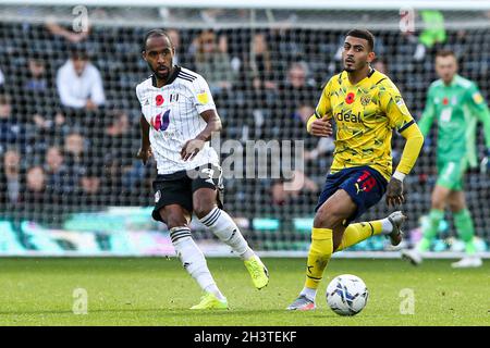 LONDON, GROSSBRITANNIEN. 30. OKTOBER Denis Odoi von Fulham spielt am Samstag, den 30. Oktober 2021, während des Sky Bet Championship-Spiels zwischen Fulham und West Bromwich Albion im Craven Cottage, London. (Kredit: Tom West | MI News) Kredit: MI Nachrichten & Sport /Alamy Live News Stockfoto