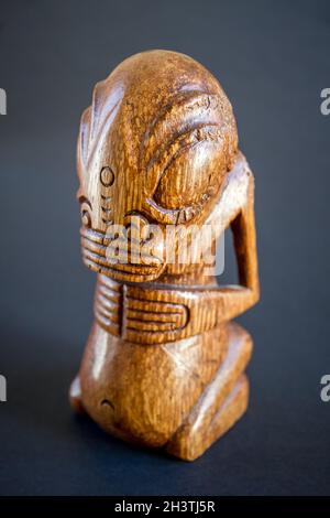 Traditioneller polynesischer Tiki aus Holz von den Marquesas-Inseln Stockfoto