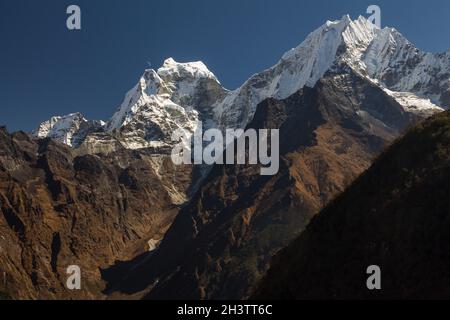 Kangtega Thamserku - Blick von Mongla Stockfoto