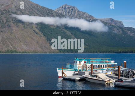 APGAR, MONTANA, USA - SEPTEMBER 21 : am 21. September 2013 vertäuten Boote an einem Anlegesteg im Lake McDonald in der Nähe von Apgar in Montana Stockfoto