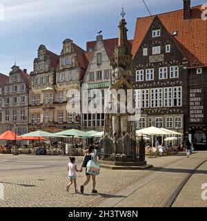 Marktplatz mit Roland und historischen Giebelhäusern, Altstadt, Bremen, Deutschland, Europa Stockfoto