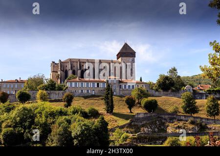 Saint Bertrand de Comminges ist eine romanisch-gotische Kathedrale im Garonne-Tal. Es ist Teil des Weges von Saint Jaques nach Santiago de Compostela. Stockfoto