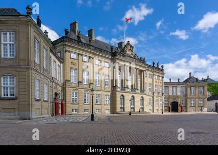 Blick auf den Christlichen VIII. Palast auf dem Schloss Amalienborg in Kopenhagen Stockfoto