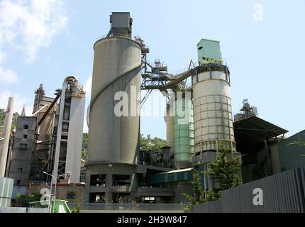 Zementfabrik in Vallcarca, El Garraf, Barcelona, Katalonien, Spanien, Europa Stockfoto