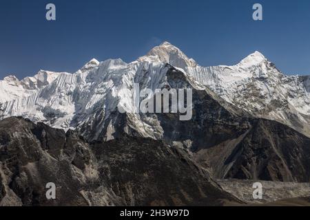 Makalu, Island Peak und andere von Chukhung Ri aus gesehen Stockfoto