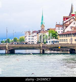 Zürich, Schweiz Blick auf historische Altstadtgebäude in der Nähe des Hauptbahnhofs Zürich HB, Hauptbahnhof, Schweizer Architekt Stockfoto