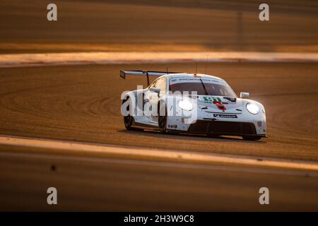 91 Bruni Gianmaria (ita), Lietz Richard (aut), Porsche GT Team, Porsche 911 RSR - 19, Aktion während der 6 Stunden von Bahrain, 5. Lauf der FIA-Langstrecken-Weltmeisterschaft 2021, FIA WEC, auf dem Bahrain International Circuit, vom 28. Bis 30. Oktober 2021 in Sakhir, Bahrain - Foto: Joao Filipe/DPPI/LiveMedia Stockfoto