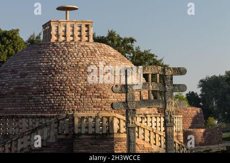 Stupa 3. Buddhistische Denkmäler in Sanchi. UNESCO-Weltkulturerbe. Sanchi, Madhya Pradesh, Indien Stockfoto