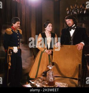 Die rumänischen Schauspieler Emil Hossu, Maria Ploae & Vasile Cojocaru während der Dreharbeiten zum Film „La rascrucea marilor furtuni“, Regisseur Mircea Moldovan (1980) Stockfoto