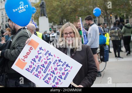 30. Oktober 2021, Parliament Square, London, Großbritannien. HIV-Aktivisten marschieren in London, um die Achtung ihrer Menschenrechte zu fordern und die Vielfalt zu feiern. Stockfoto