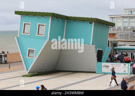 Upside Down House in Brighton Stockfoto