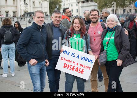 30. Oktober 2021, Parliament Square, London, Großbritannien. HIV-Aktivisten marschieren in London, um die Achtung ihrer Menschenrechte zu fordern und die Vielfalt zu feiern. Stockfoto