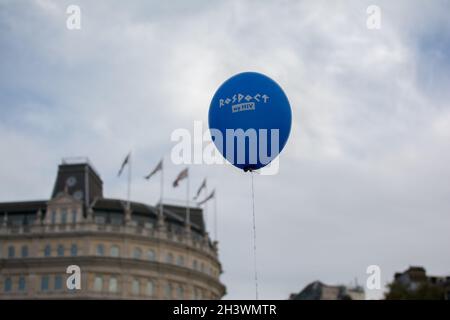 30. Oktober 2021, Parliament Square, London, Großbritannien. HIV-Aktivisten marschieren in London, um die Achtung ihrer Menschenrechte zu fordern und die Vielfalt zu feiern. Stockfoto