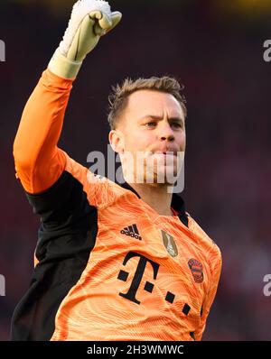 Manuel NEUER, Torwart FCB 1 feiert 11 m Robert LEWANDOWSKI, FCB 9 Punkte, schießt Tor, Treffer, 0-1 im Spiel 1.FC UNION BERLIN - FC BAYERN MÜNCHEN 1.Deutsche Fußballliga am 30. Oktober 2021 in Berlin, Deutschland. Saison 2021/2022, Spieltag 10, 1.Bundesliga, FCB, München, 10.Spieltag. © Peter Schatz / Alamy Live News - die DFL-VORSCHRIFTEN VERBIETEN DIE VERWENDUNG VON FOTOS als BILDSEQUENZEN und/oder QUASI-VIDEO - Stockfoto