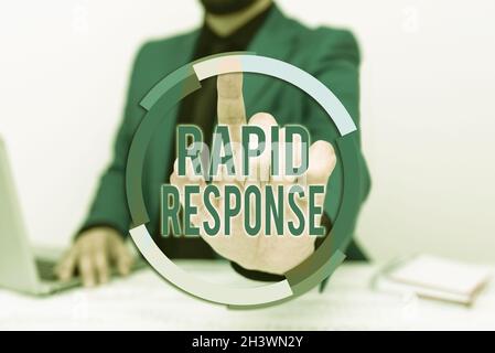 Schreiben mit Anzeige von Text Rapid Response. Geschäftskonzept Medizinisches Notfallteam Schnelle Hilfe bei Katastrophen Remote Office Work Online-Präsentation Stockfoto