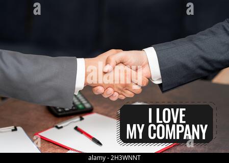 Textunterschrift mit I Love My Company. Wort geschrieben auf sagen, warum ihre Arbeit und Arbeitsplatz bewundern zwei professionelle gut gekleidete Corporate Businessmen Stockfoto