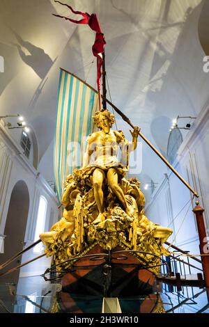 Der Bucentaur (Bucintoro). Antikes Königliches Schiff der Savoia Familie. Venaria Reale, Italien Stockfoto
