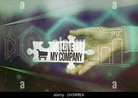 Textunterschrift mit I Love My Company. Business Überblick Erzählen Sie, warum ihre Arbeit und Arbeitsplatz bewundern Hand Halten Puzzle Stück Unlocking New Stockfoto
