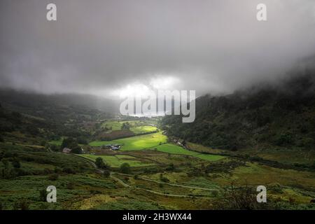 Dramatic Light in Nant Gwynant, Snowdonia National Park, Wales, Großbritannien Stockfoto