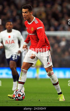 London, Großbritannien. Oktober 2021. Cristiano Ronaldo von Manchester United in Aktion während des Spiels. Premier League Spiel, Tottenham Hotspur gegen Manchester Utd im Tottenham Hotspur Stadium in London am Samstag, den 30. Oktober 2021. Dieses Bild darf nur für redaktionelle Zwecke verwendet werden. Nur zur redaktionellen Verwendung, Lizenz für kommerzielle Nutzung erforderlich. Keine Verwendung bei Wetten, Spielen oder Veröffentlichungen in einem Club/einer Liga/einem Spieler. PIC von Steffan Bowen/Andrew Orchard Sports Photography/Alamy Live News Credit: Andrew Orchard Sports Photography/Alamy Live News Stockfoto