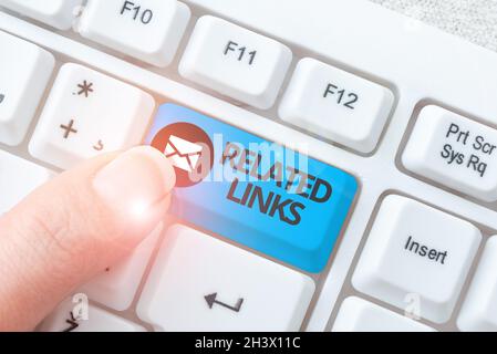 Textschild mit verwandten Links. Geschäftsidee Website innerhalb einer Webseite Querverweise Hotlinks Hyperlinks Typing Certification Stockfoto