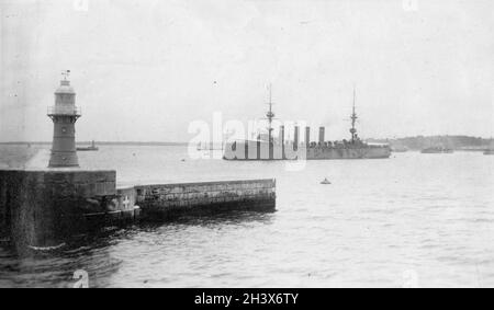 Nicht identifiziertes Schiff, das in den Hafen von Columbo, Sri Lanka, eindringt, 1909. Stockfoto