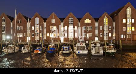 Husum Hafen, Gezeitenhafen bei Ebbe am Abend, Binnenhafen, Stadthafen, Husum, Deutschland, Europa Stockfoto